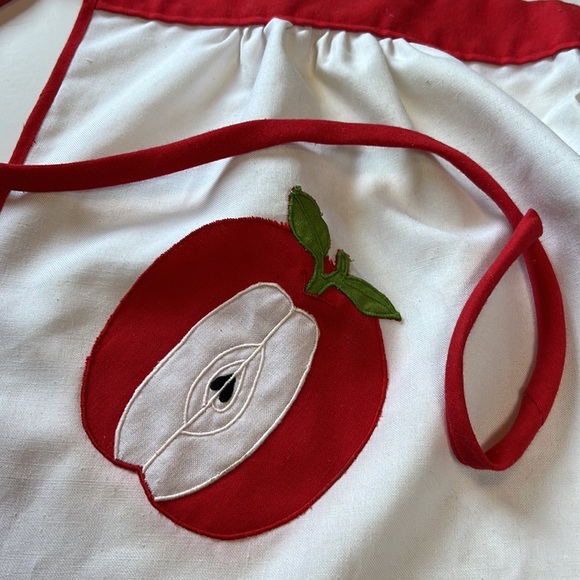 Adorable Apple Apron - Picture 3 of 5